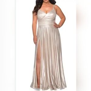 New LA FEMME 28989 silver 22w (see description)